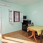 Apartment By The Sea Bilo, Primosten - 4806